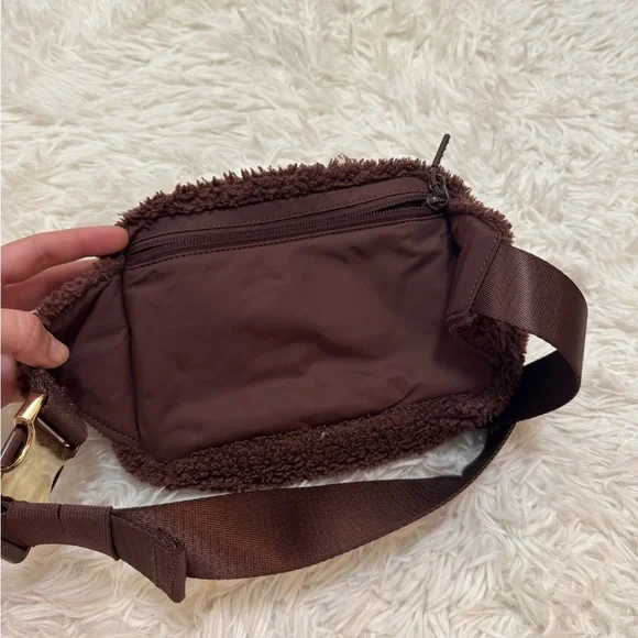 lululemon athletica Brown Sherpa Bag - Picture 5 of 6